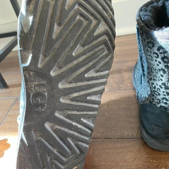 Uggs - Picture 3 of 3
